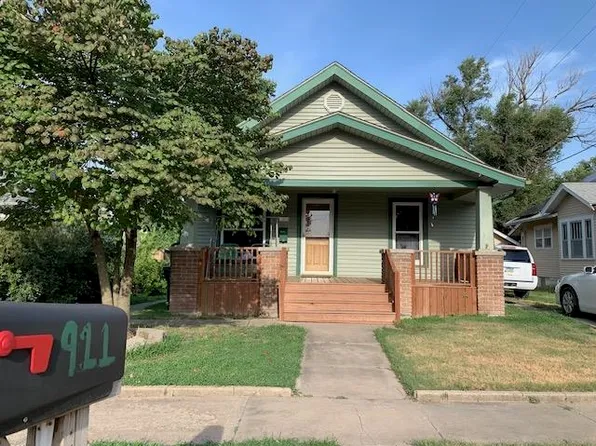 911 N Pine St, Newton, KS 67114