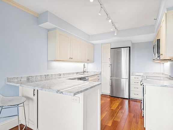 2nd image of 250 Hammond Pond Pkwy APT 1411N