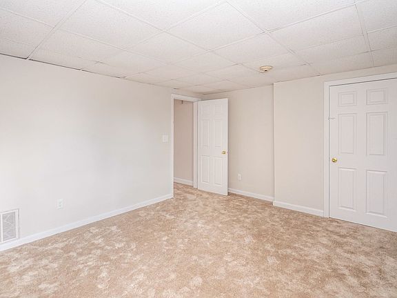 3rd image of 824 Bridge St APT 2