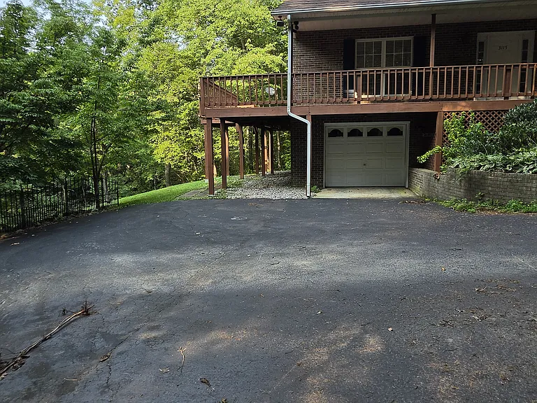 3115 Dogwood Ln — Photo 3