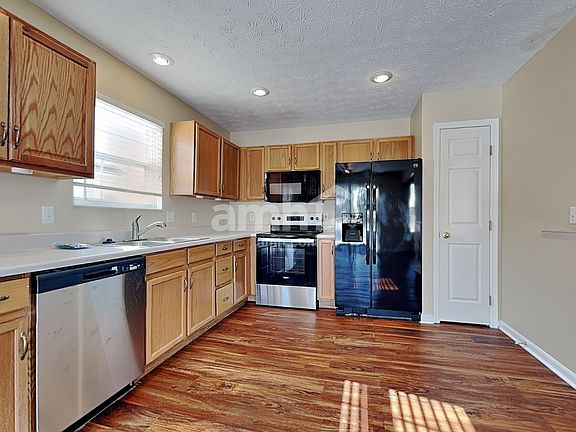 3rd image of 6124 Pine Meadows Dr