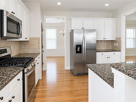 4th image of 3538 Old Towne Ln