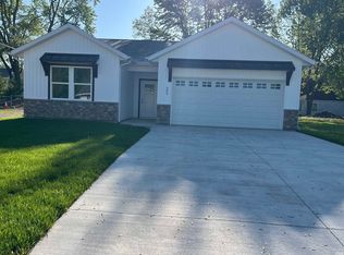 309 N Winchester St, Geneva, IN 46740