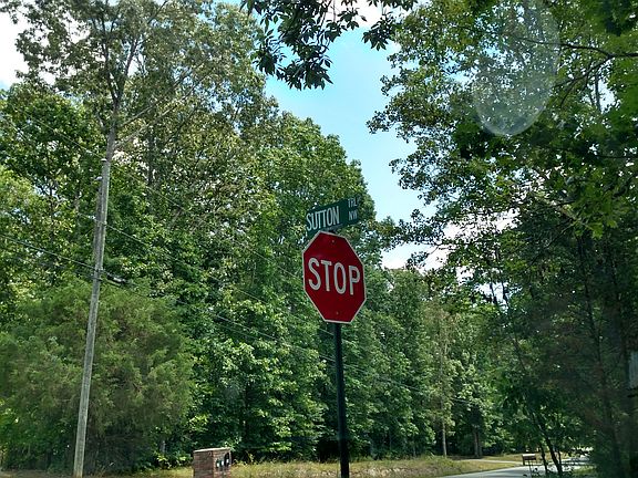 Exterior Neighborhood (street photo)