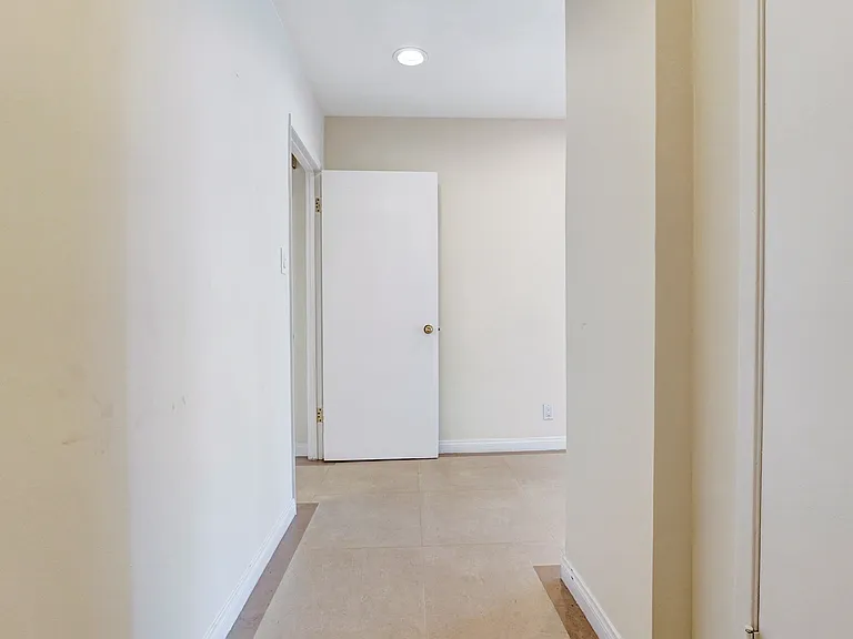 10787 Wilshire Blvd #802 — Photo 16