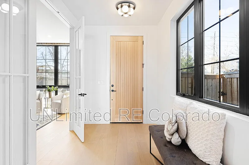 4 bed, 4.5 bath, 3458 sqft, $5,595 — Photo 4