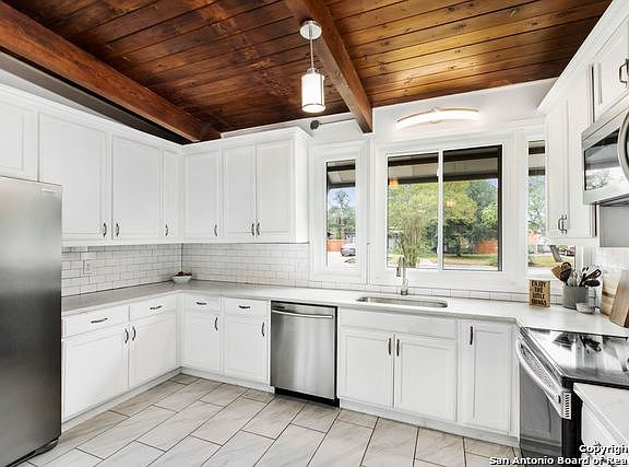 5th image of 618 Brightwood Pl