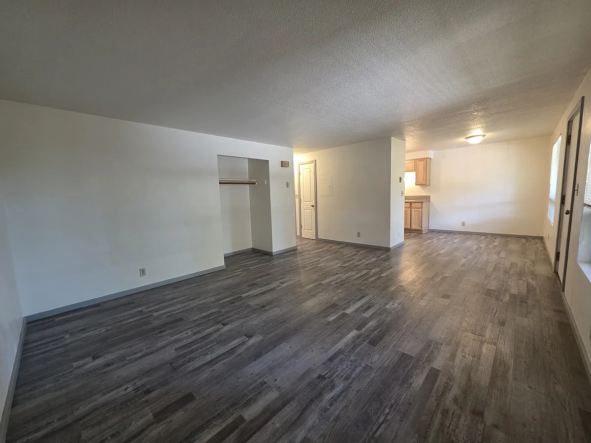 Building Photo - 2785 Oak St #6