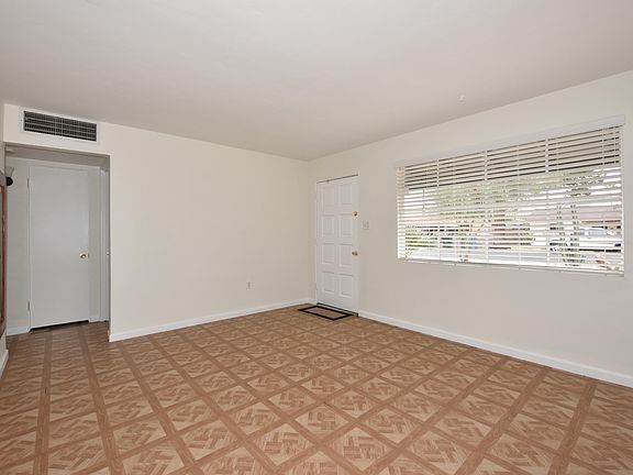 5th image of 3552 W Meadowbrook Ave