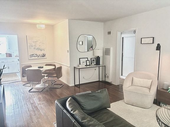 3rd image of 916 N Sweetzer Ave #Ual5