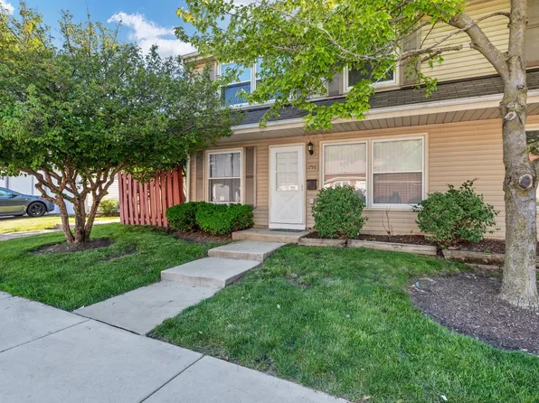 1796 Queensbury Cir, Hoffman Estates, IL 60169