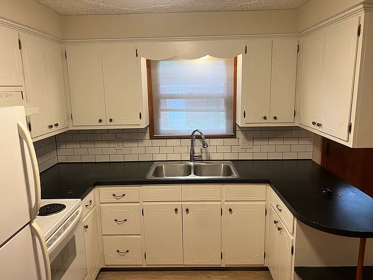 1832 Woodlawn Ave NW #1832 — Photo 3
