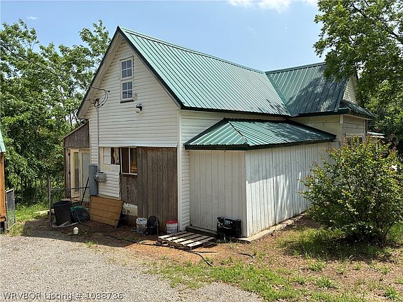 5th image of 600 E 2nd St