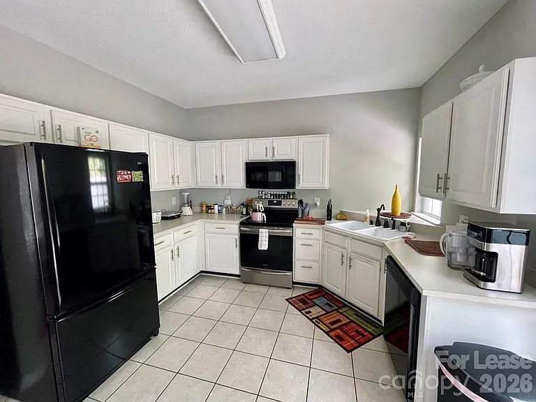 8049 Stoneham Ct — Photo 7