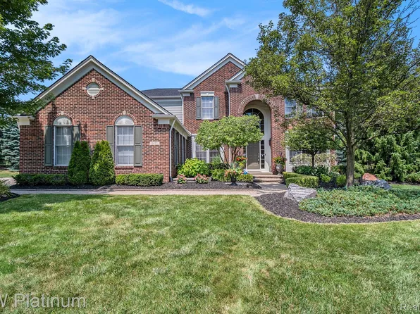 6421 Country Ridge Dr, Troy, MI 48098