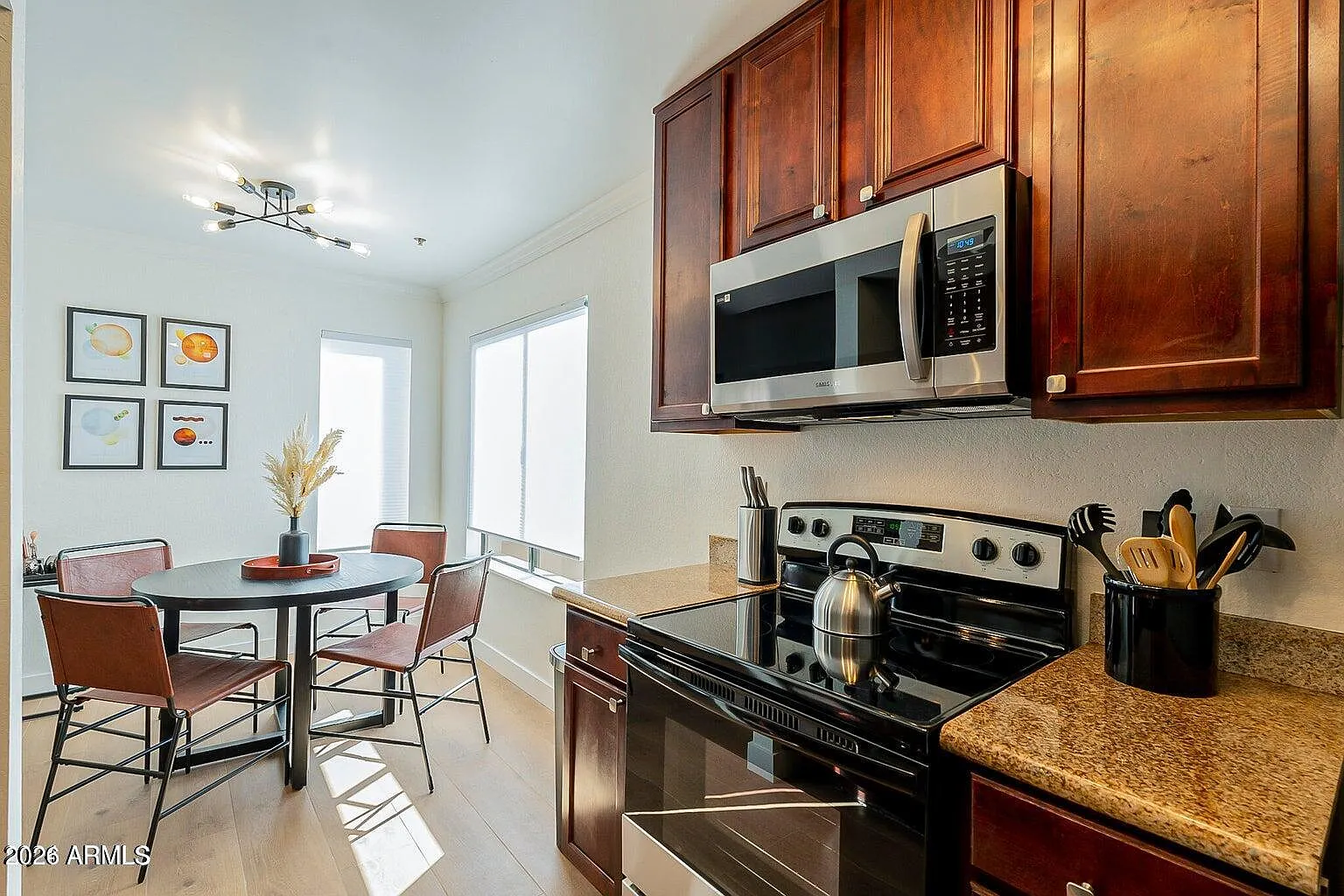 2 bed, 1.0 bath, 962 sqft, $1,950 — Photo 4