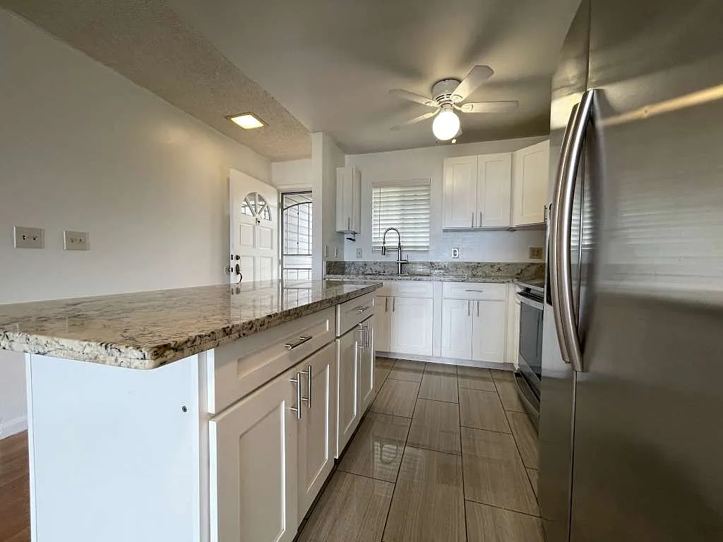 2 bed, 760 sqft, $2,500 — Photo 4