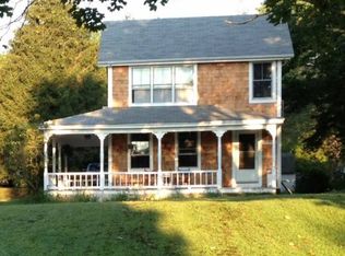 35 Willett Rd, Saunderstown, RI 02874