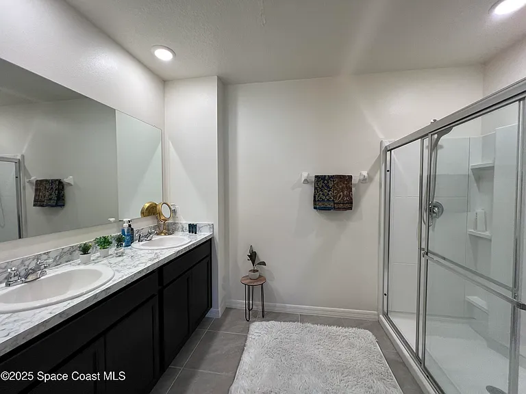 976 Trinity St — Photo 36