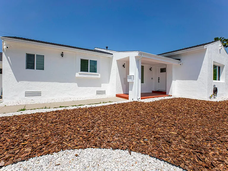 2225 Scott Rd — Photo 3