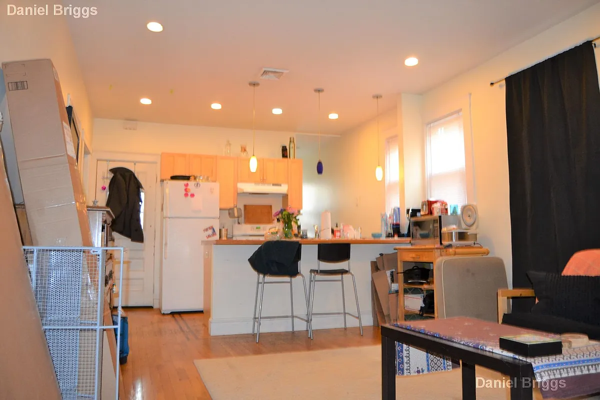 Building Photo - 86 Easton St #2