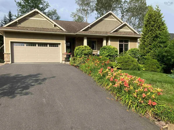 39 Dalhousie Ave, Kentville, NS B4N 5E5