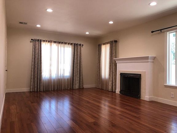 3rd image of 7918 Vantage Ave