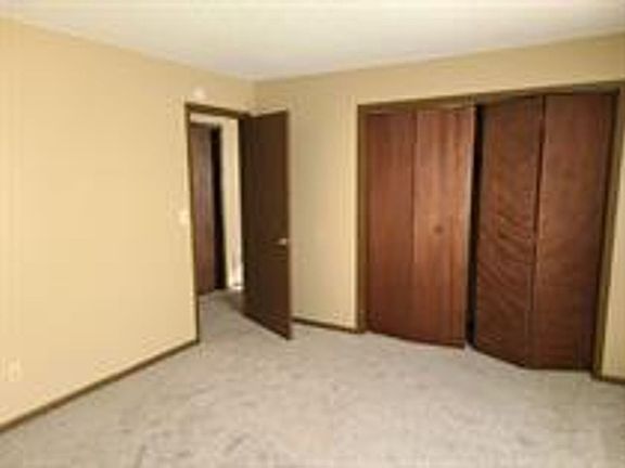 4th image of 3600-3614 Ravenwood Cir #3604