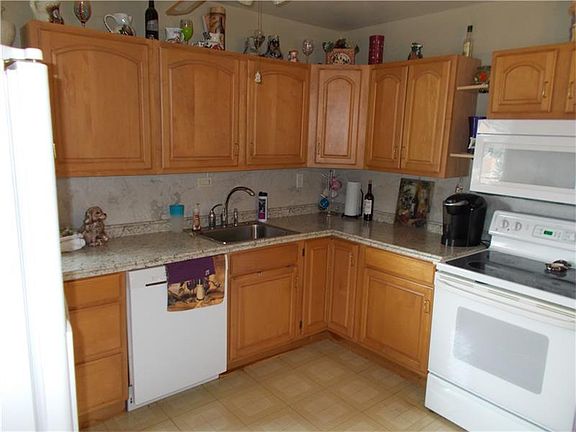4th image of 528 New Market Dr