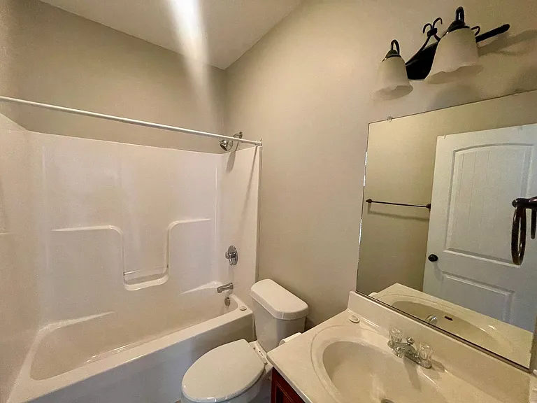 728 Sherman Dr — Photo 15