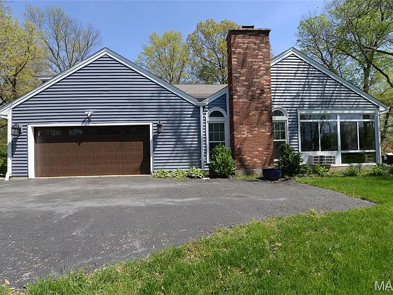 1306 S Geyer Rd — Photo 18