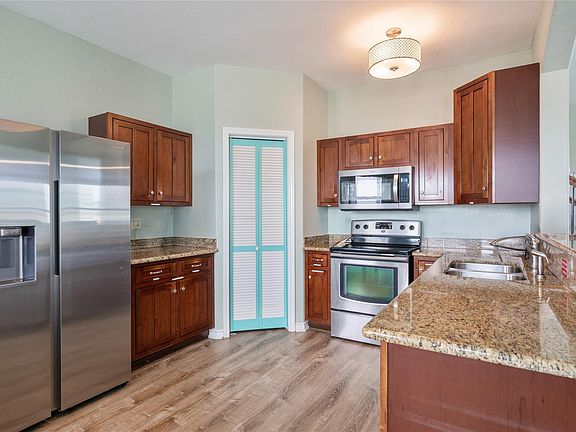 5th image of 108 Ocean View Dr