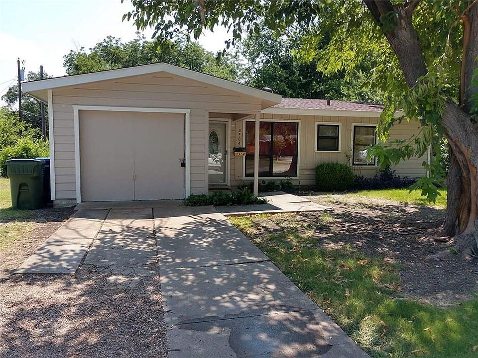 1st image of 2904 Charles Dr