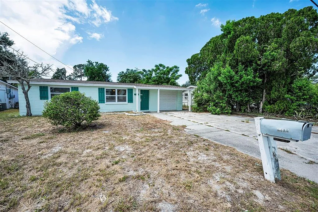 2 bed, 1.0 bath, 875 sqft, $1,295 — Photo 2