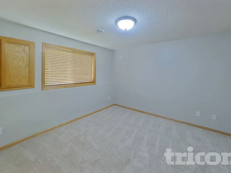10883 Tyler Ct NE — Photo 10