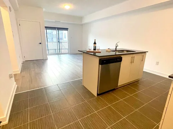 4 Spice Way, Barrie, ON