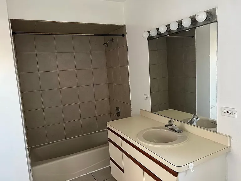 3041 S Lowe Ave #2 — Photo 5