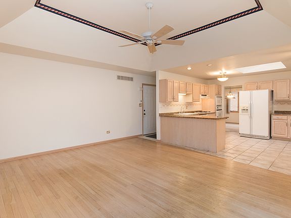 5th image of 8424 Mayfield Ave
