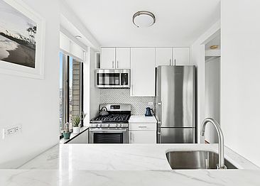 4th image of 5 E 22nd St APT 27P