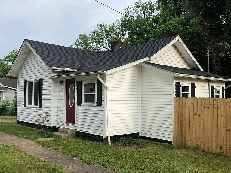 1521 Harvey Rd — Photo 1
