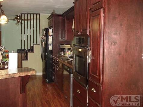 5th image of 322 Shadowlawn St