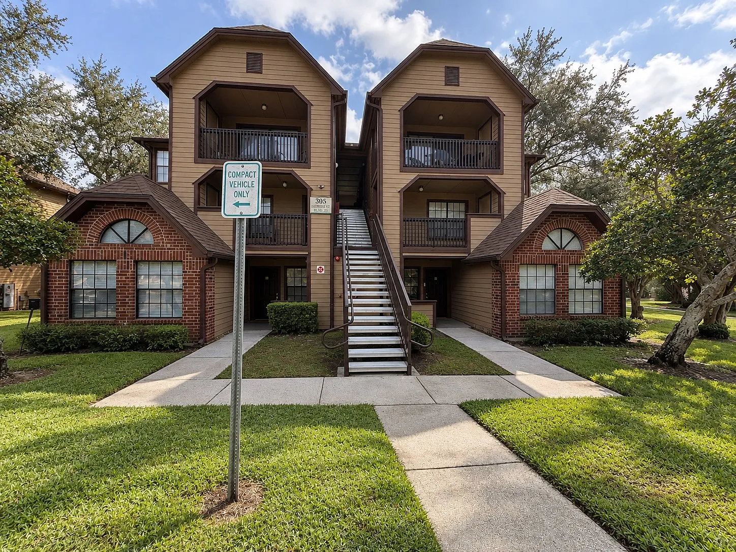 305 Lakepointe Drive - 1 — Photo 2