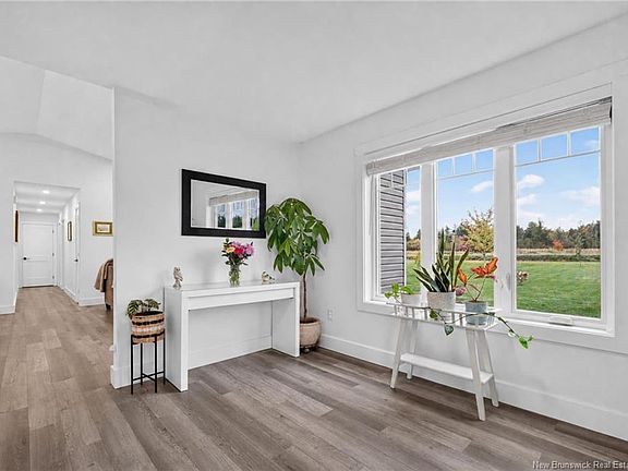 3rd image of 18 Hope Rd