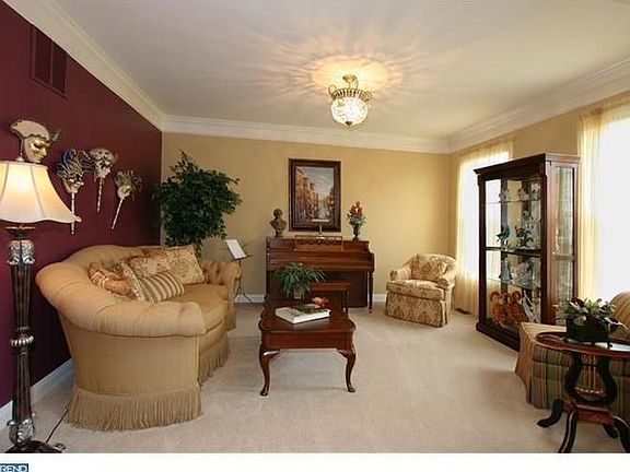 3rd image of 8 Clydesdale Ct