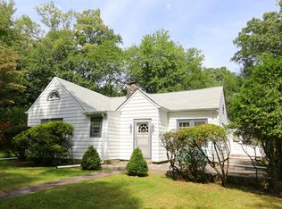 1688 Lawrence Rd, Mohegan Lake, NY 10547