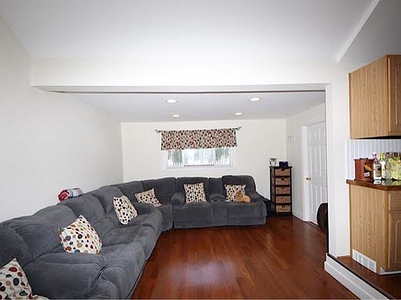 4th image of 63 Strawberry Hill Ave