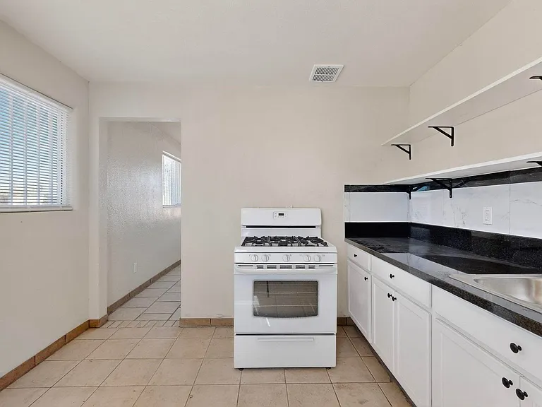 536 Cardenas Dr SE — Photo 40