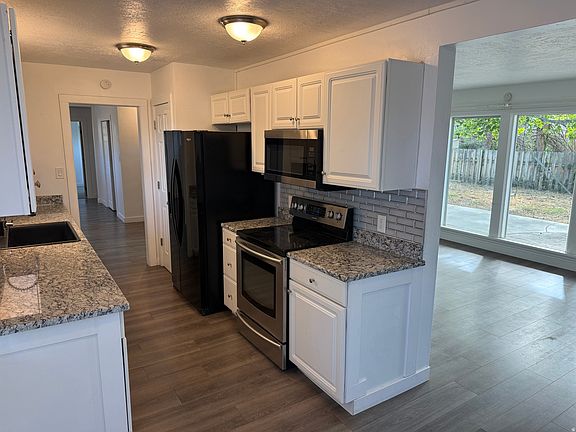 3rd image of 468 Pioneer Ave