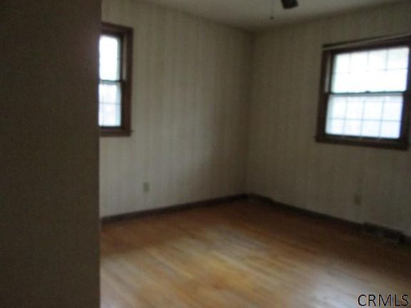 5th image of 16 Carol Ann Dr