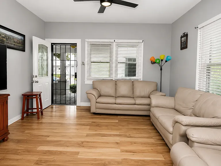 278 N Mount St — Photo 4